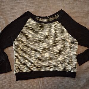 🪷 3/$25 Oversized Cropped Sweater. Med